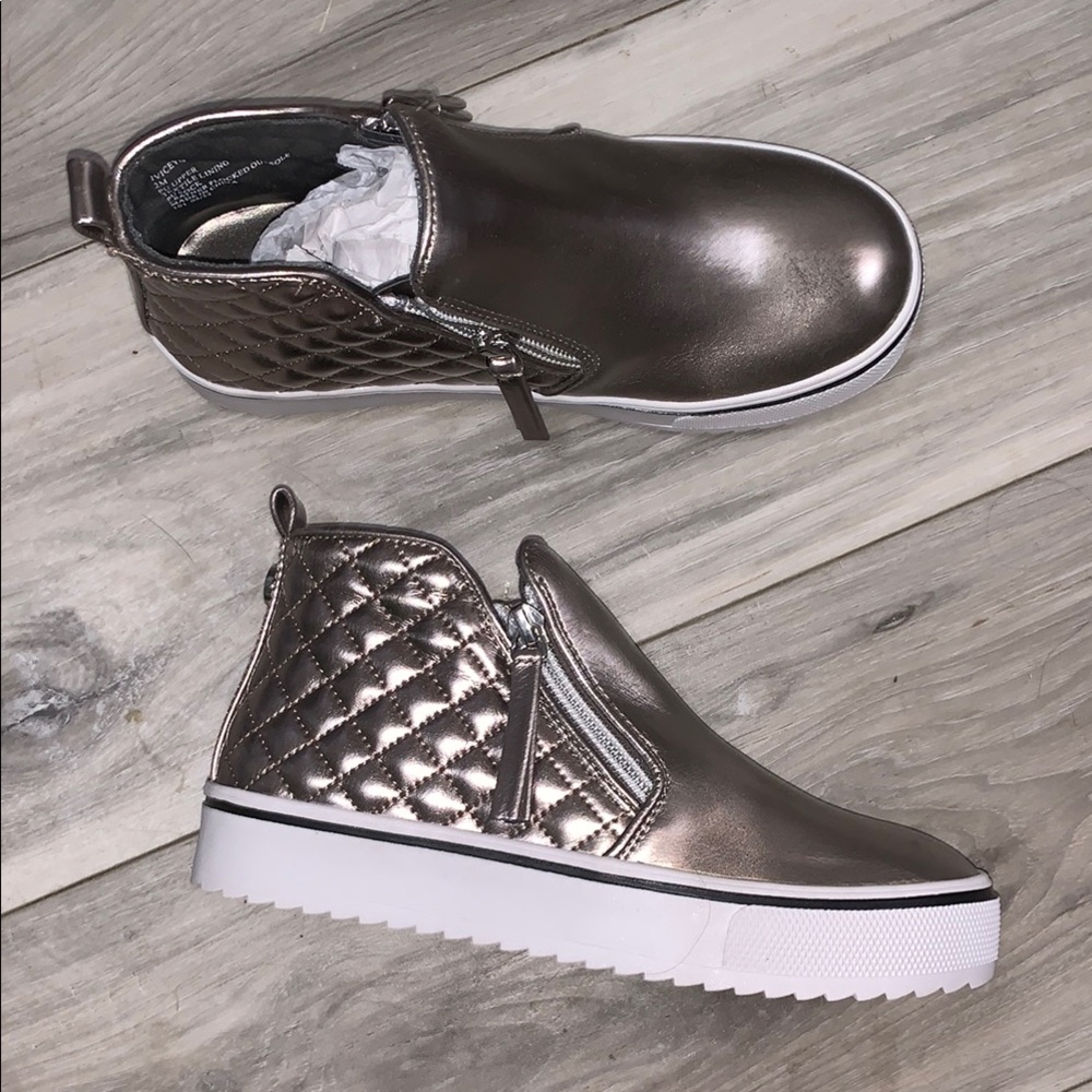 3️⃣ Steve Madden Silver Quilted Sneakers with Platform Sole